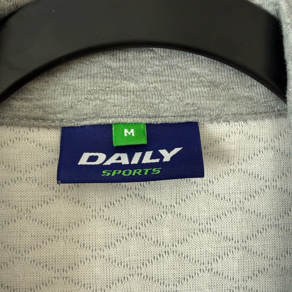 Daily Sports Quilted Blazer size Medium - Picture 3 of 5